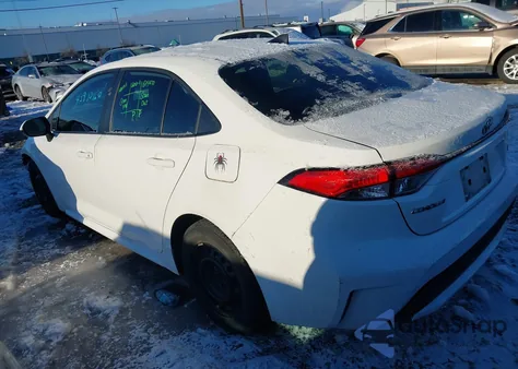 2022 Toyota Corolla L z USA, uszkodzony, nr VIN 5YFDPMAE9NP321028